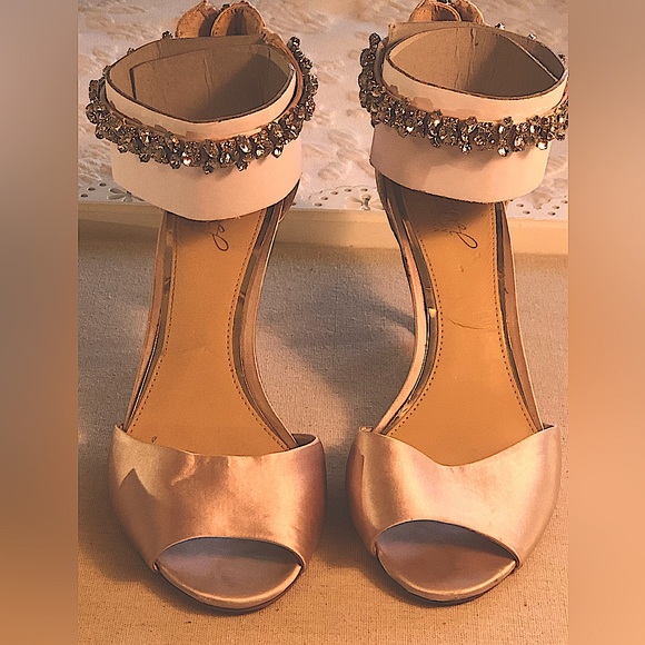 Badgley Mischka Raleigh Jeweled Satin High Heels. Woman’s Size 10 - Picture 12 of 15